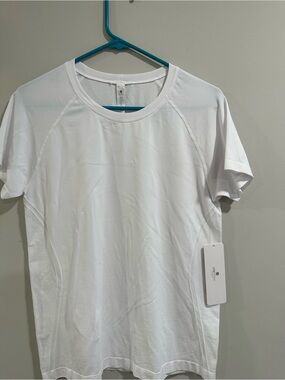 CRZ YOGA White Short Sleeve Women's Performance Tee